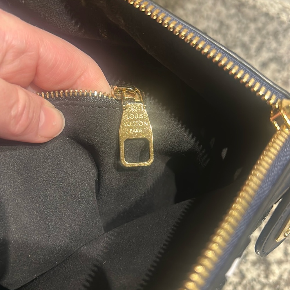 Louis Vuitton Navy Monogram Lockit Verticle W/ Certificate of Authenticity - Picture 6 of 16